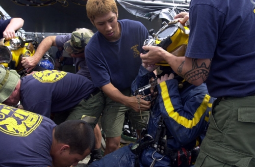 011102divers05-med
