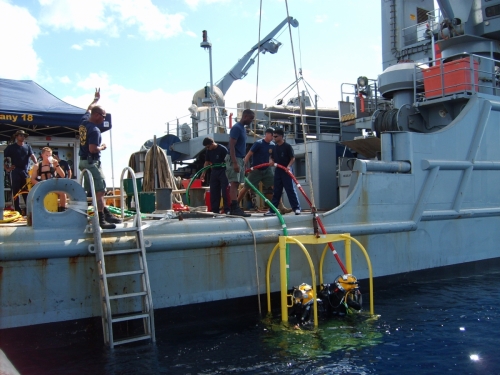 US Navy 091112-N-1183D-046 Navy divers participate in Indian Salvex 2009