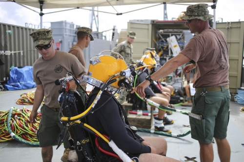 navy-divers-16