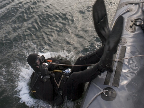 navy diver cold weather kit wallpapersuggest com-1600x1200